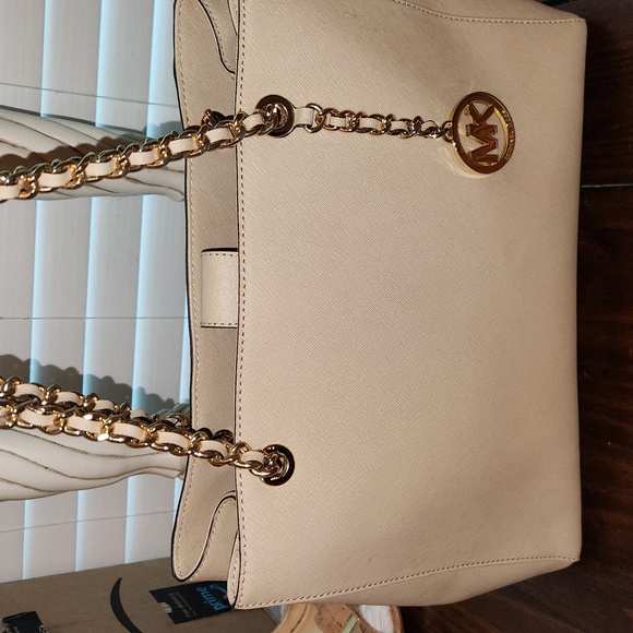 Michael Kors Cream Shoulder Bag - Picture 1 of 7